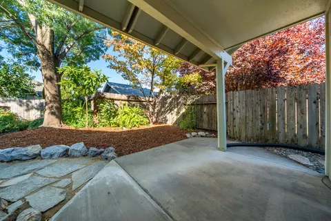 Exterior - 636 Saint Thomas Pkwy, Redding, CA 96003 photo 4 of 13