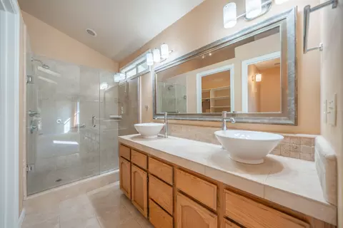 Bath - 636 Saint Thomas Pkwy, Redding, CA 96003 photo 2 of 2