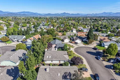 View/Area - 636 Saint Thomas Pkwy, Redding, CA 96003 photo 3 of 3