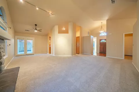 Living - 636 Saint Thomas Pkwy, Redding, CA 96003 photo 2 of 7