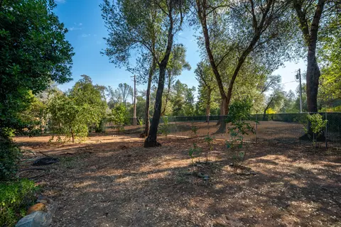 Exterior - 15799 Nauvoo Trl, Redding, CA 96001 photo 10 of 15
