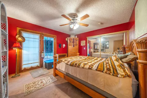 Bedroom - 15799 Nauvoo Trl, Redding, CA 96001 photo 1 of 4