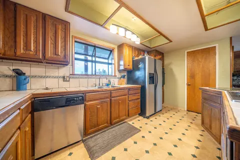 Kitchen - 15799 Nauvoo Trl, Redding, CA 96001 photo 1 of 2