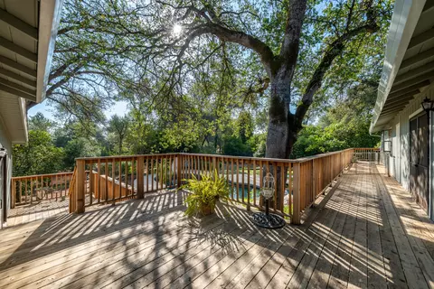 Exterior - 15799 Nauvoo Trl, Redding, CA 96001 photo 3 of 15