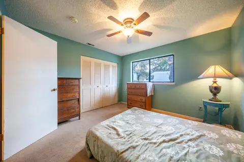 Bedroom - 15799 Nauvoo Trl, Redding, CA 96001 photo 3 of 4