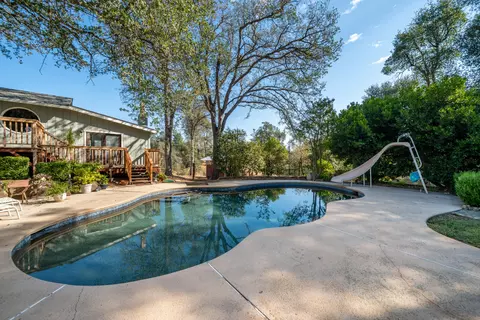 Exterior - 15799 Nauvoo Trl, Redding, CA 96001 photo 8 of 15