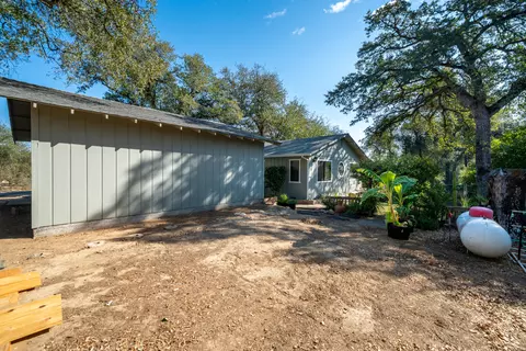 Exterior - 15799 Nauvoo Trl, Redding, CA 96001 photo 12 of 15