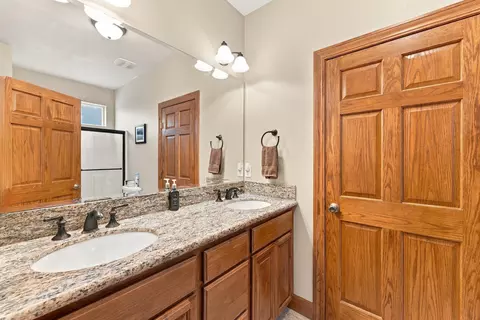 Bath - 7765 Linda Rd, Shingletown, CA 96088 photo 3 of 4