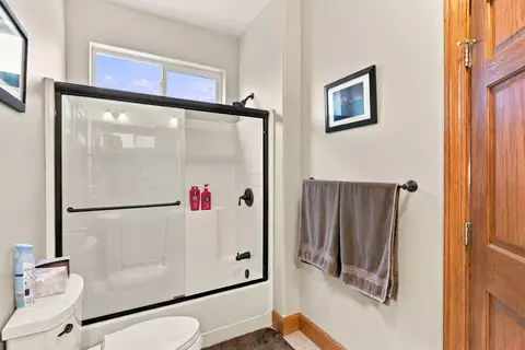 Bath - 7765 Linda Rd, Shingletown, CA 96088 photo 4 of 4