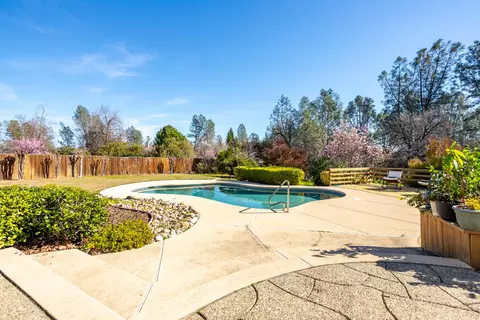 Exterior - 3021 Sunglow Dr, Redding, CA 96001 photo 2 of 4