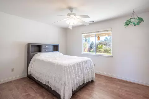 Bedroom - 3021 Sunglow Dr, Redding, CA 96001 photo 2 of 2