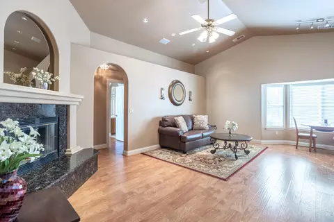 Living - 3021 Sunglow Dr, Redding, CA 96001 photo 4 of 5