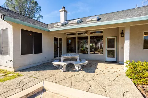 Exterior - 3021 Sunglow Dr, Redding, CA 96001 photo 4 of 4