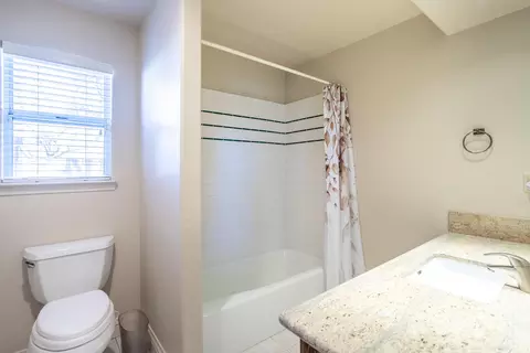 Bath - 3021 Sunglow Dr, Redding, CA 96001 photo 4 of 5