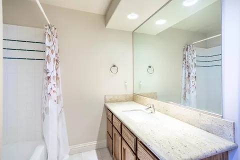 Bath - 3021 Sunglow Dr, Redding, CA 96001 photo 5 of 5