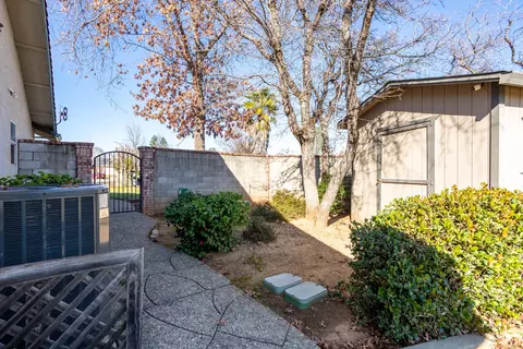 Exterior - 3021 Sunglow Dr, Redding, CA 96001 photo 3 of 4