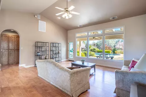 Living - 3021 Sunglow Dr, Redding, CA 96001 photo 2 of 5