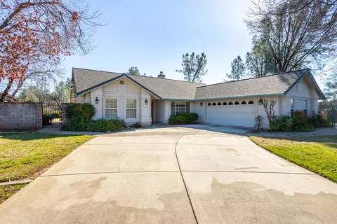 3021 Sunglow Dr, Redding, CA 96001