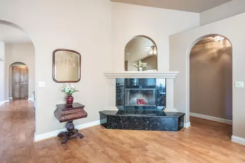 Entry Way - 3021 Sunglow Dr, Redding, CA 96001 photo 1 of 1
