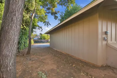 Exterior - 3365 Alta Mesa Dr, Redding, CA 96002 photo 9 of 11
