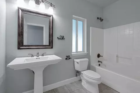 Bath - 13303 Intermountain Rd, Redding, CA 96003 photo 4 of 4