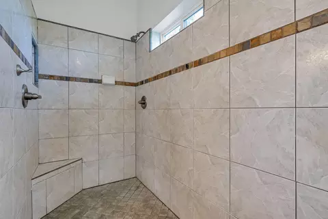 Bath - 13303 Intermountain Rd, Redding, CA 96003 photo 2 of 4
