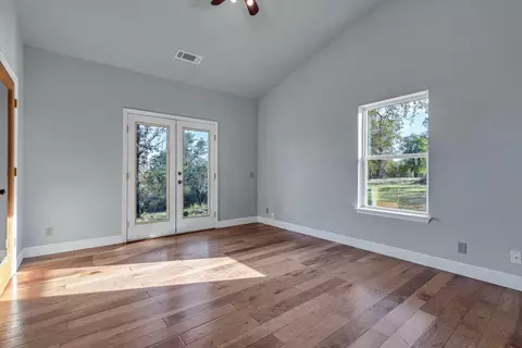 Bedroom - 13303 Intermountain Rd, Redding, CA 96003 photo 6 of 6