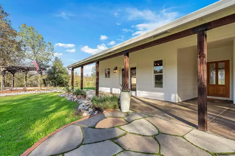 Exterior - 13303 Intermountain Rd, Redding, CA 96003 photo 7 of 8