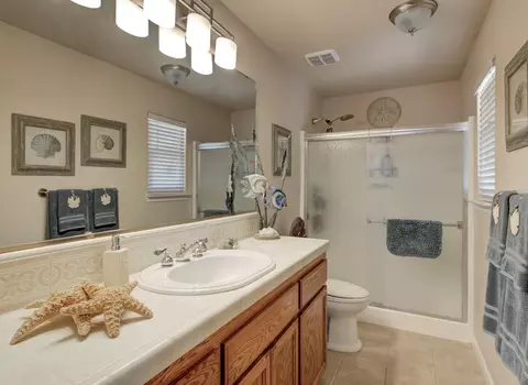 Bath - 4360 Cynthia Way, Redding, CA 96002 photo 2 of 2