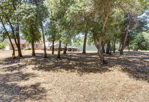 Exterior - 4360 Cynthia Way, Redding, CA 96002 photo 15 of 16