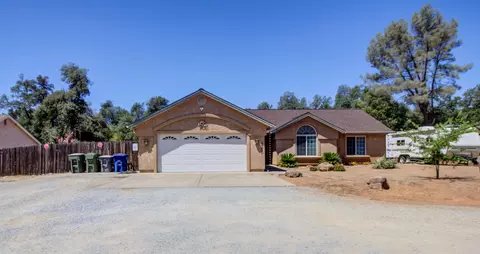 Exterior - 4360 Cynthia Way, Redding, CA 96002 photo 2 of 16