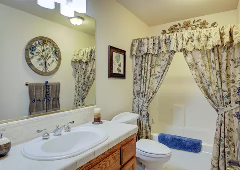 Bath - 4360 Cynthia Way, Redding, CA 96002 photo 1 of 2