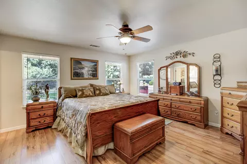 Bedroom - 4360 Cynthia Way, Redding, CA 96002 photo 3 of 6