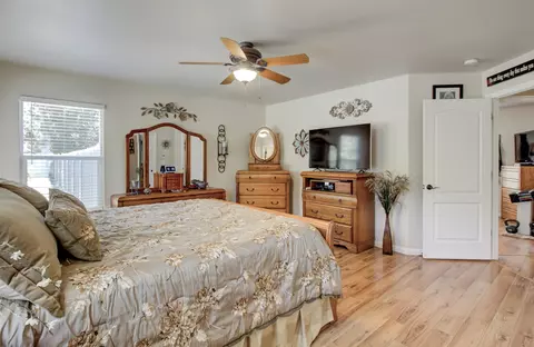 Bedroom - 4360 Cynthia Way, Redding, CA 96002 photo 6 of 6