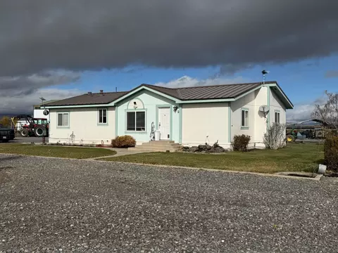 Exterior - 471-700 Reece Rd, Standish, CA 96128 photo 1 of 5
