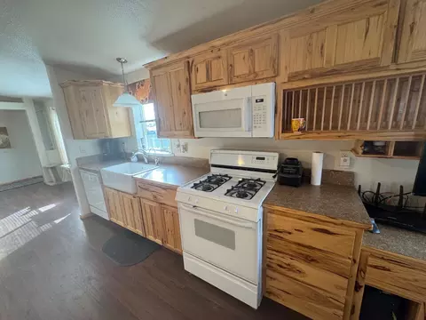 Kitchen - 471-700 Reece Rd, Standish, CA 96128 photo 1 of 3