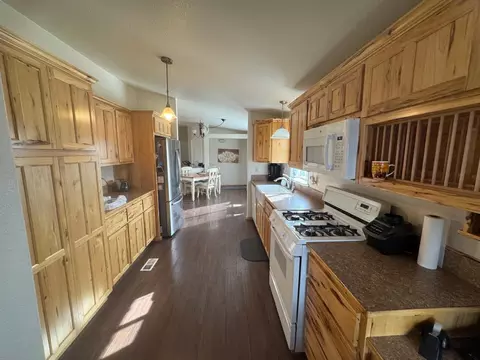 Kitchen - 471-700 Reece Rd, Standish, CA 96128 photo 3 of 3