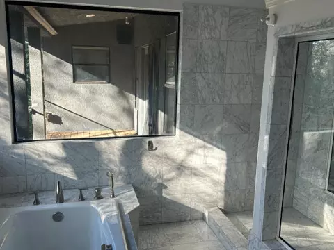 Bath - 582 River Oaks Dr, Redding, CA 96001 photo 3 of 5