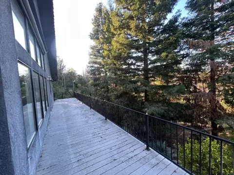 Exterior - 582 River Oaks Dr, Redding, CA 96001 photo 4 of 6