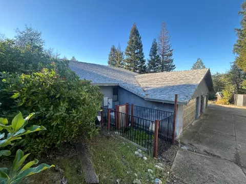 Exterior - 582 River Oaks Dr, Redding, CA 96001 photo 3 of 6