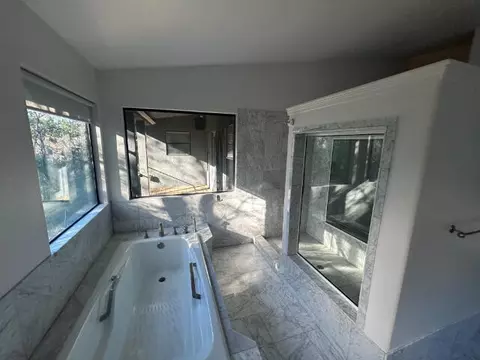 Bath - 582 River Oaks Dr, Redding, CA 96001 photo 2 of 5