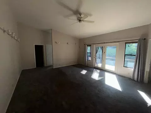 Living - 582 River Oaks Dr, Redding, CA 96001 photo 5 of 5