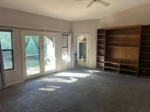 Living - 582 River Oaks Dr, Redding, CA 96001 photo 2 of 5