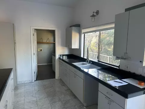 Kitchen - 582 River Oaks Dr, Redding, CA 96001 photo 3 of 3