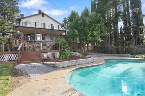 Exterior - 1688 El Capitan Dr, Redding, CA 96001 photo 14 of 17
