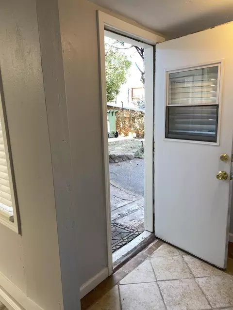 Entry Way - 1129 Magnolia Ave, Redding, CA 96001 photo 1 of 1