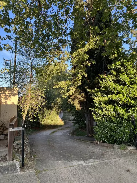 Exterior - 1129 Magnolia Ave, Redding, CA 96001 photo 4 of 11