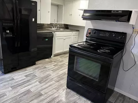 Kitchen - 1129 Magnolia Ave, Redding, CA 96001 photo 5 of 7