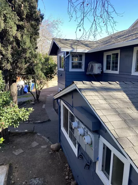 Exterior - 1129 Magnolia Ave, Redding, CA 96001 photo 7 of 11