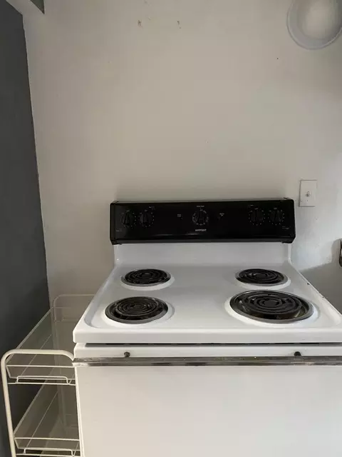 Kitchen - 1129 Magnolia Ave, Redding, CA 96001 photo 4 of 7